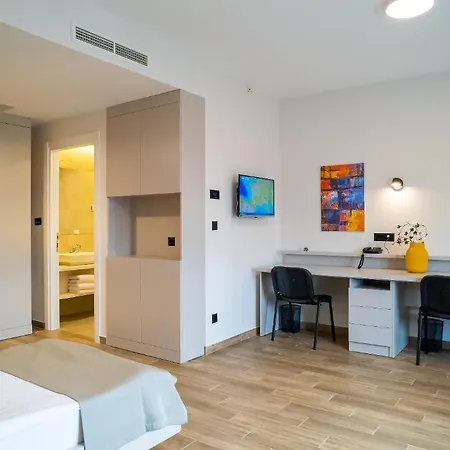 Podgorica 3* Petrovac